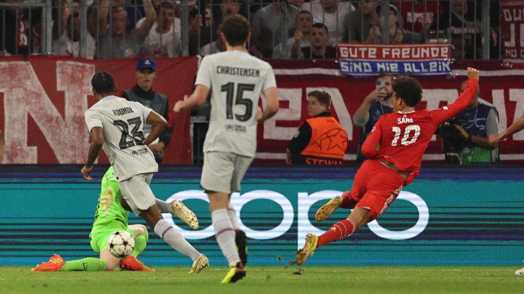 Leroy Sané define delante de Ter Stegen