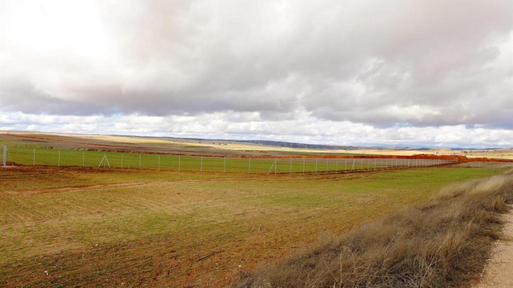 Terrenos en los que comenzó a construirse y después se paralizó el ATC de Villar de Cañas (Cuenca).