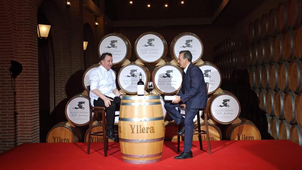 El prestigioso chef vasco, Martín Berasategui, en un momento de la inauguración de hoy junto al periodista José Ribagorda