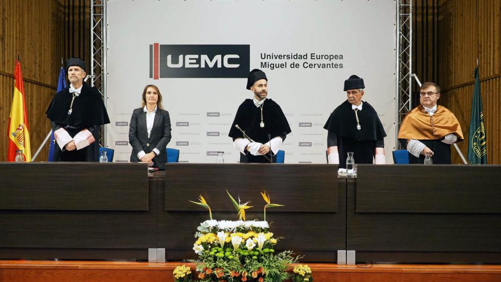 Rocío Lucas asiste a la apertura del curso académico en la UEMC.