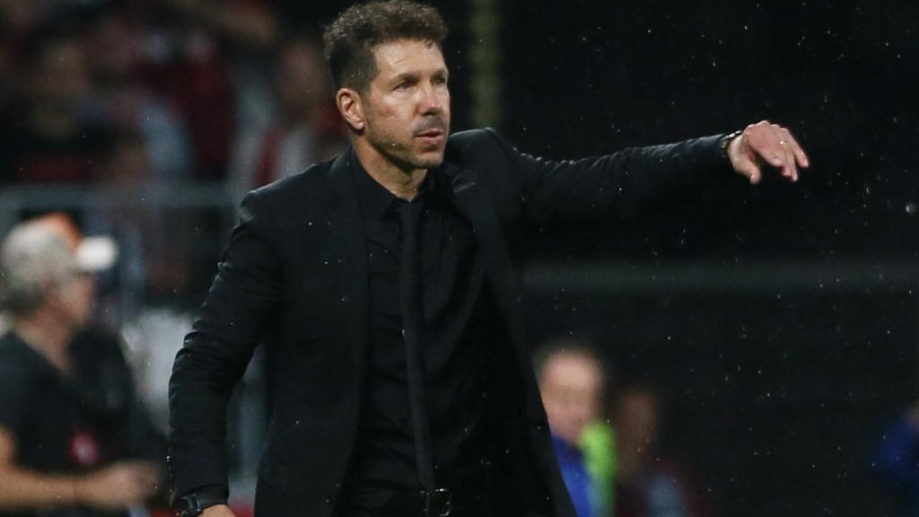El 'Cholo' Simeone, dando indicaciones a sus jugadores