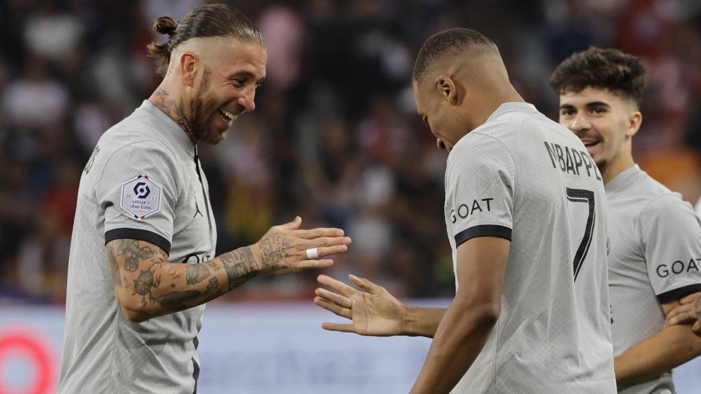 Sergio Ramos, celebrando un gol del PSG con Kylian Mbappé