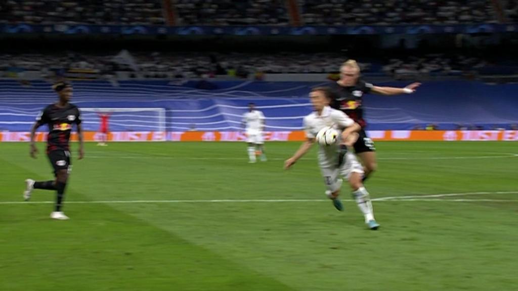 Posible penalti no pitado a Luka Modric