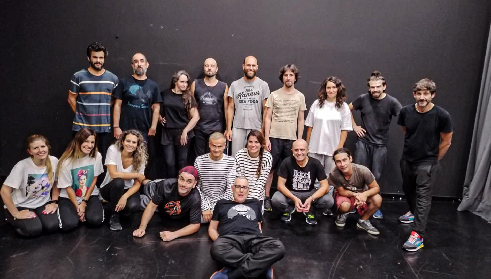 Pepe Viyuela y alumnos del curso de clown