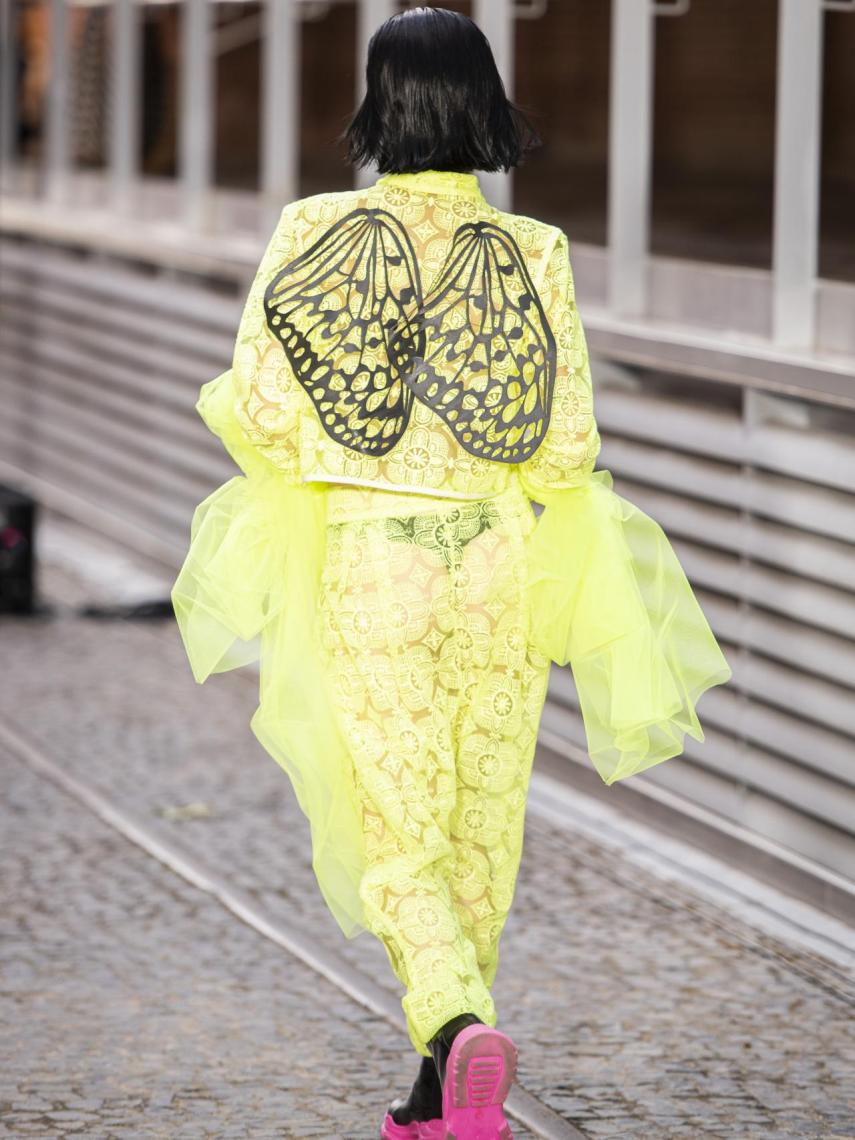 Algunos accesorios (por ejemplo, las alas en la espalda de algunos modelos) han sido fabricados con neumáticos reciclados.