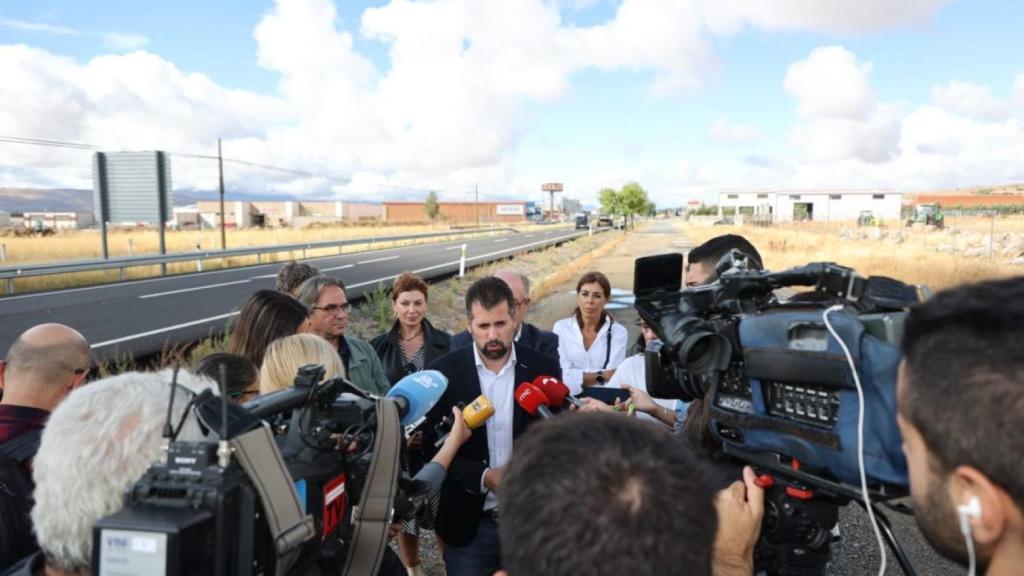 Tudanca en su visita a la provincia de Ávila este jueves.