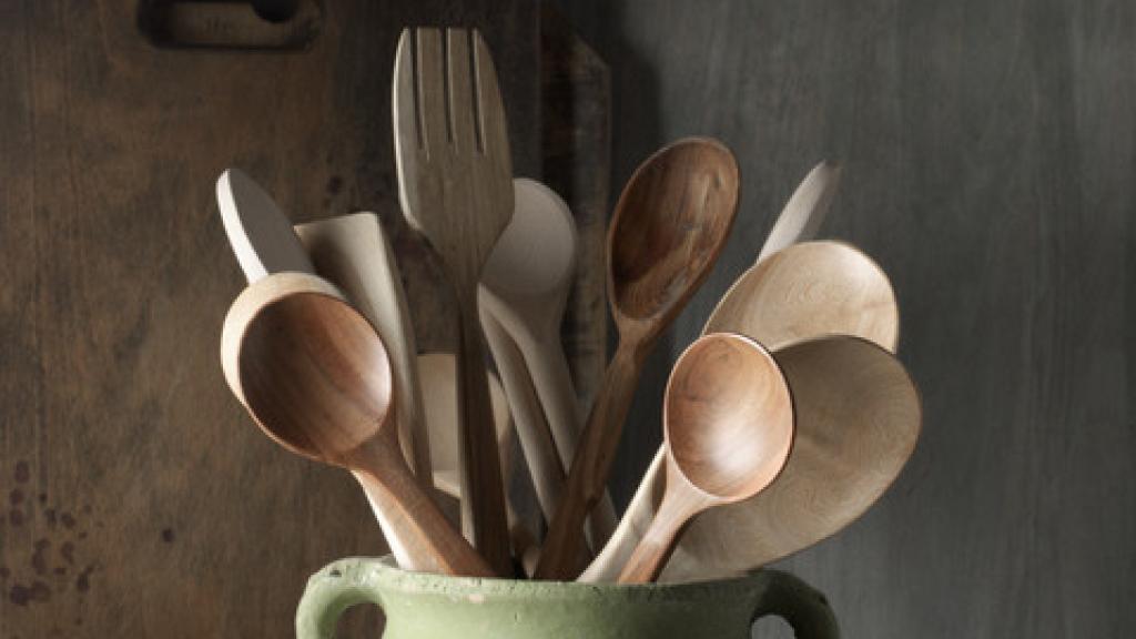 Trucos sencillos para limpiar los utensilios de madera de la cocina.