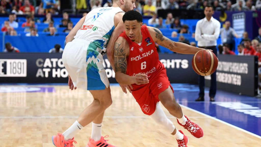 AJ Slaughter le gana una acción a Jaka Blazic