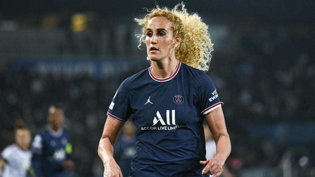 Kheira Hamraoui durante un partido de la Women's Champions League con el PSG