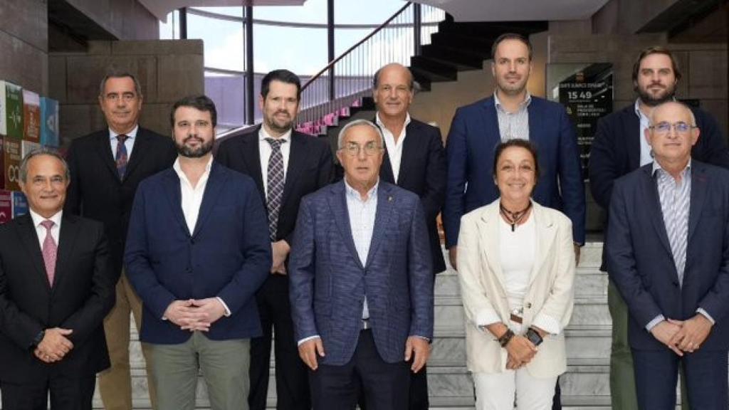 Alejandro Blanco, presidente del COE, junto a los integrantes de la cumbre para la candidatura ibérica conjunta del Mundial 2030