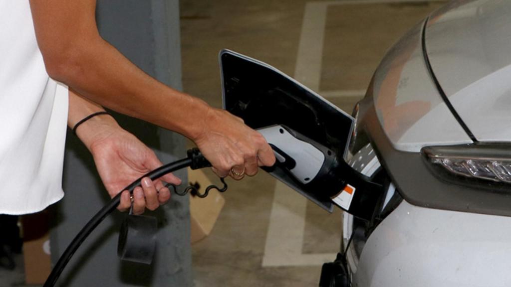 En alrededor de dos horas la instalación está terminada y ya se puede cargar el coche.