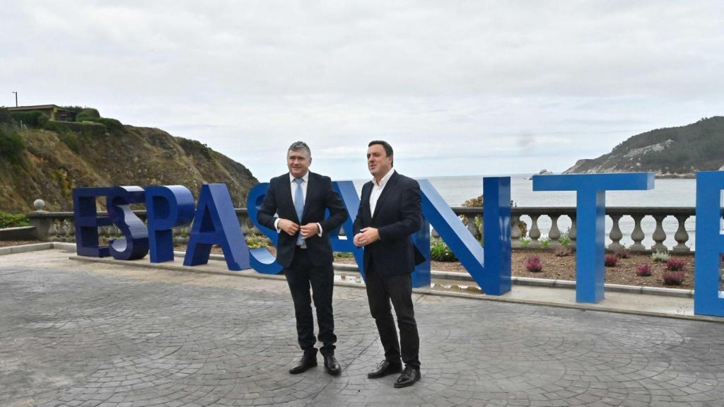 El presidente provincial, Valentín González Formoso, junto al alcalde, Juan Penabad