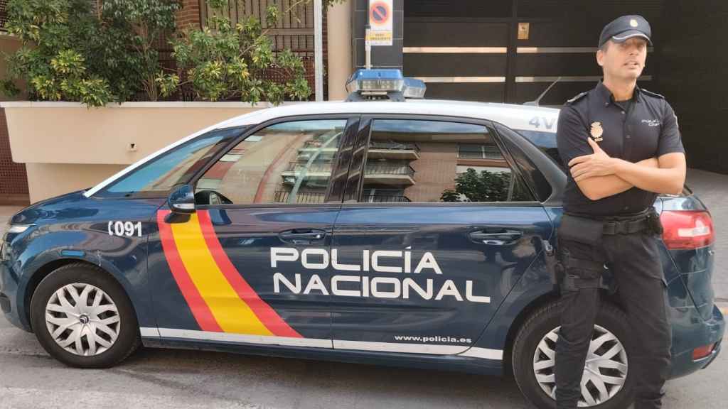 David Sánchez, este jueves, junto a su Zeta, en la pedanía murciana de San José de la Vega donde rescató a dos mujeres y a un bebé de ocho meses.