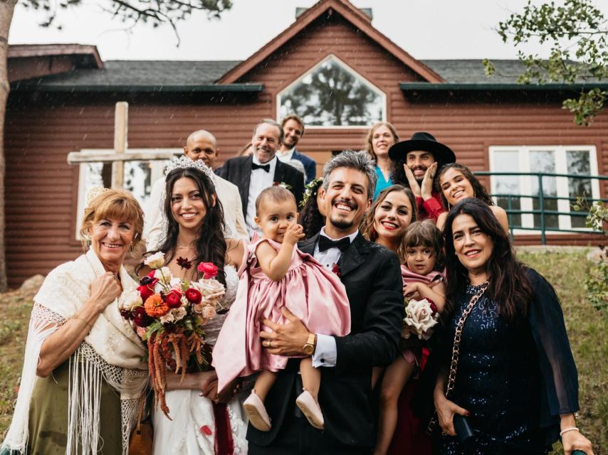 De izquierda a derecha: María Magdalena Rodríguez Sánchez, Andrea Isabella Gómez, Sofía Aida Gómez, Antonio Gómez Rodríguez, Sara Gómez Rodríguez, Lola María Gómez, Aida Sanchez.