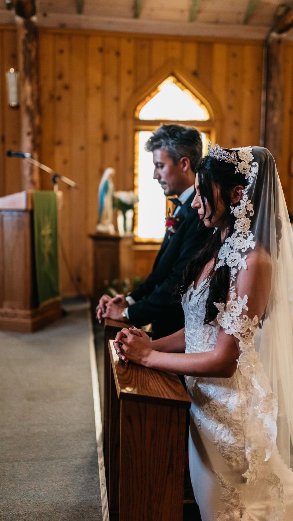 Antonio e Isabella en la Iglesia de Santa Rita en Nederland, Colorado.