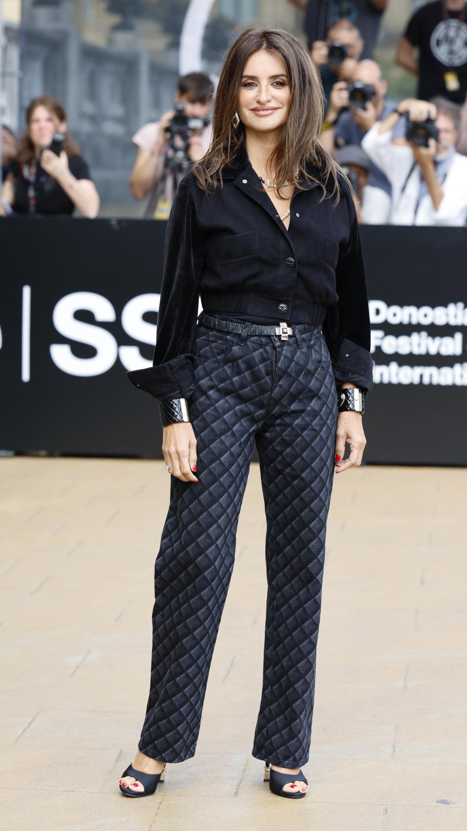 La actriz eligió un 'total look' de Chanel.