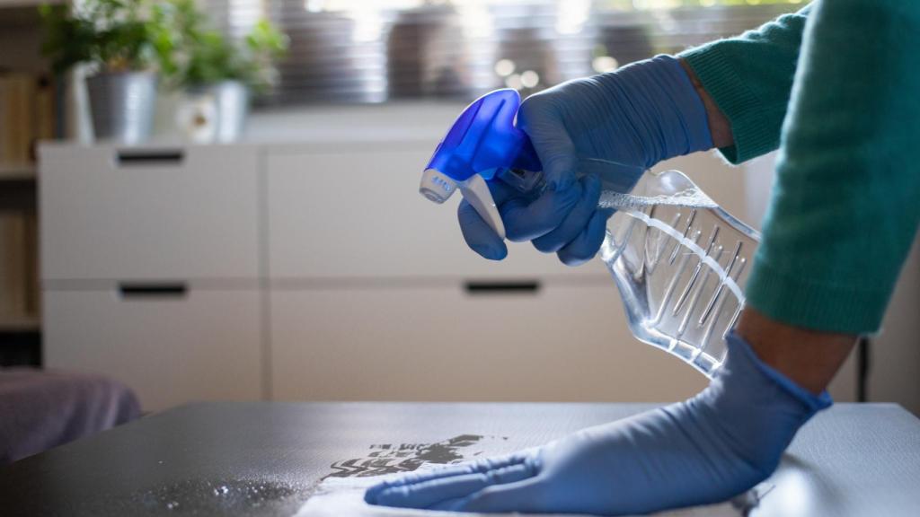 Imagen de archivo de un limpiador del hogar.