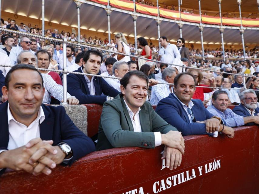 El presidente de la Junta, Alfonso Fernández Mañueco, en la Feria de la Glorieta, este viernes.