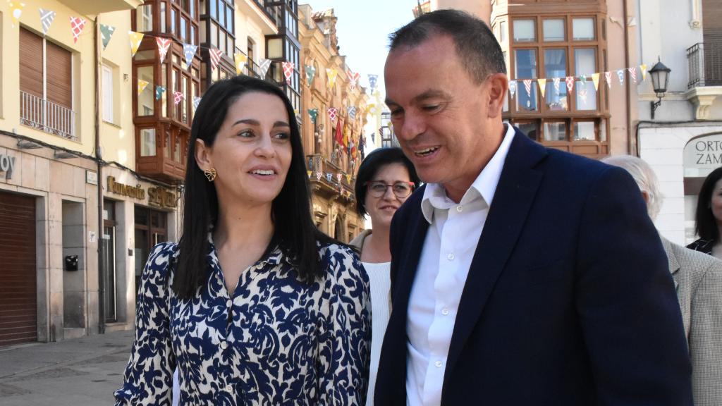 La presidenta de Ciudadanos, Inés Arrimadas, en su visita a Zamora, con el presidente de la Diputación Provincial, Francisco Requejo