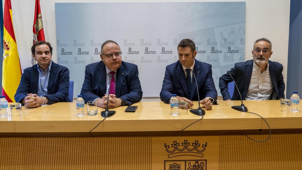 El consejero de Sanidad, Alejandro Vázquez, presenta el I Congreso Internacional de afrontamiento del dolor en Atención Primaria