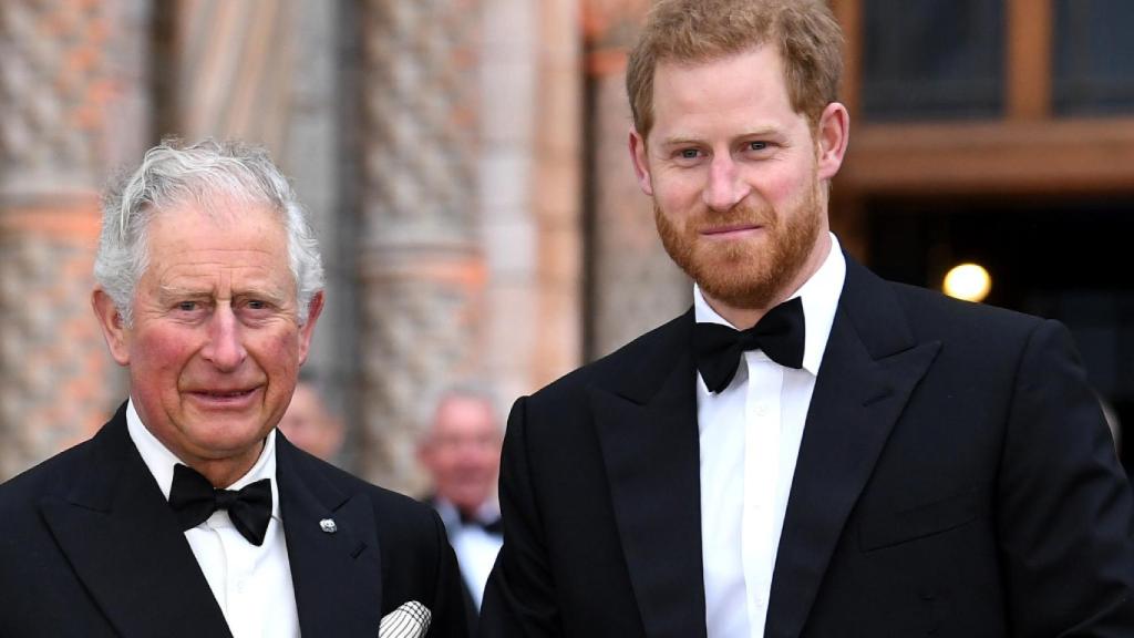 El rey Carlos III y el príncipe Harry en una imagen de archivo.
