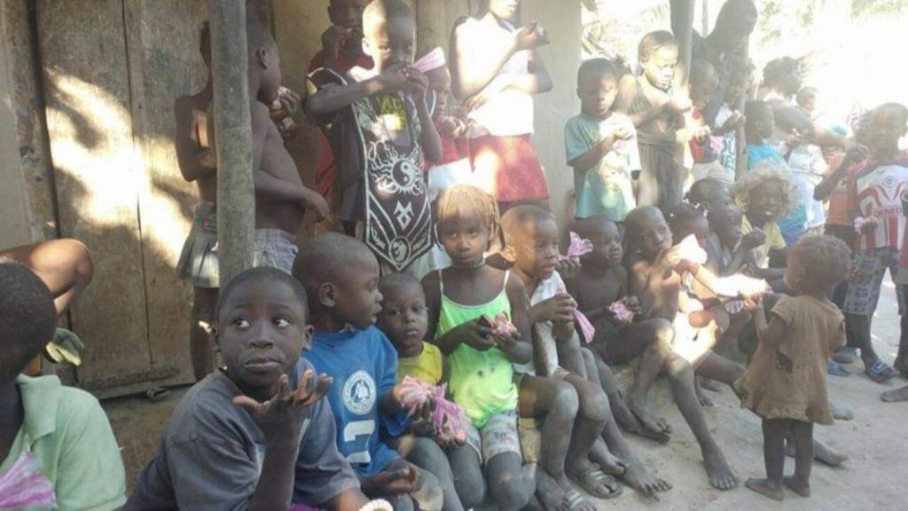 Algunos de los niños del hogar que ha puesto en marcha Lantero en Haití.