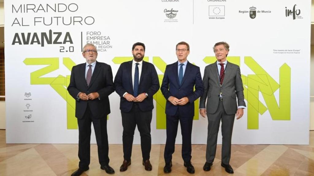 Alberto Núñez Feijóo, este viernes, en el Foro de la Empresa Familiar de la Región de Murcia.