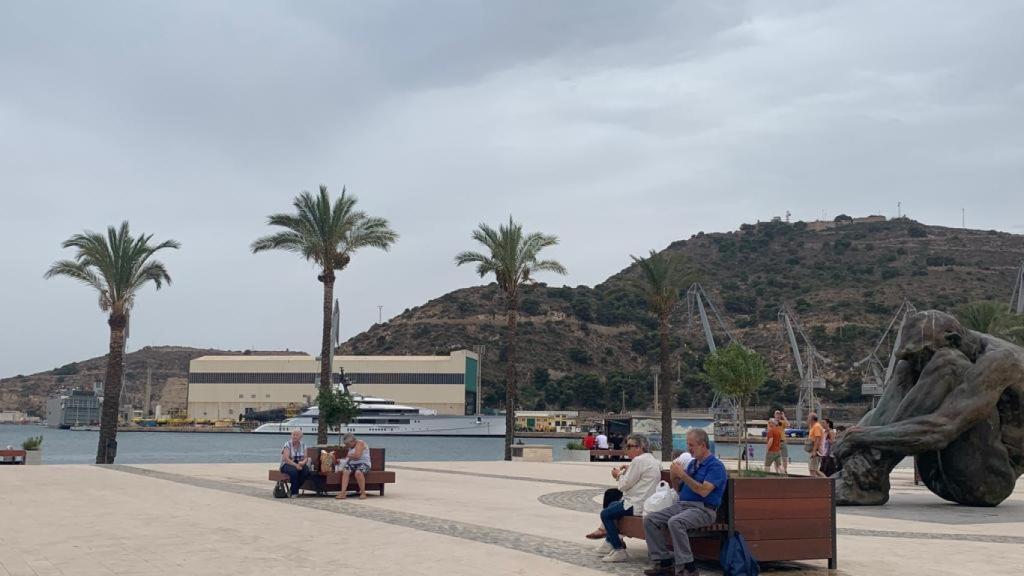 La primera fase de Plaza Mayor ha dado un salto de calidad al aspecto que presenta la explanada a la que llegan los cruceros en Cartagena.