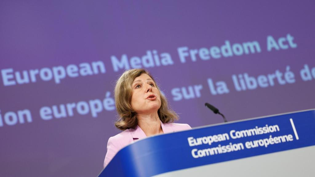 La vicepresidenta de la Comisión, Vera Jourová, durante la rueda de prensa de este viernes