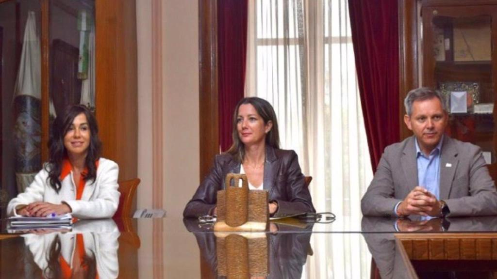 La secretaria de estado de Transportes, Isabel Pardo de Vera, junto a la alcaldesa de Lugo y el delegado del Gobierno.