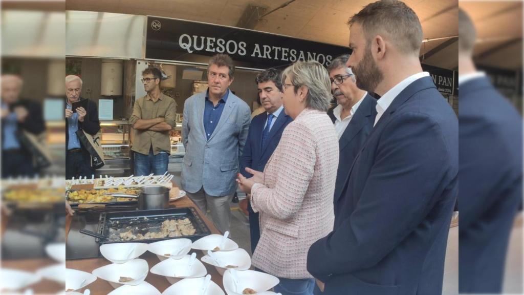 Jornada de degustación ‘Produto de proximidade, fresco e sostible’ en el mercado de la plaza de Lugo.