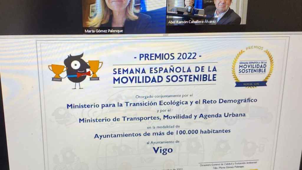 Abel Caballero recibe el reconocimiento de forma telemática.