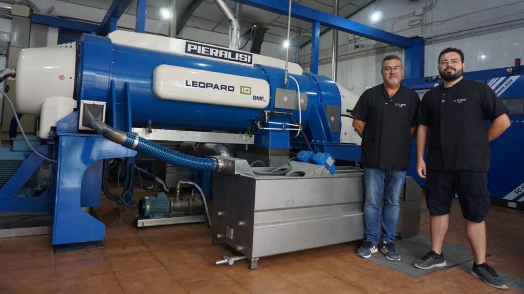Joaquín y Víctor, en las instalaciones de El Tendre.