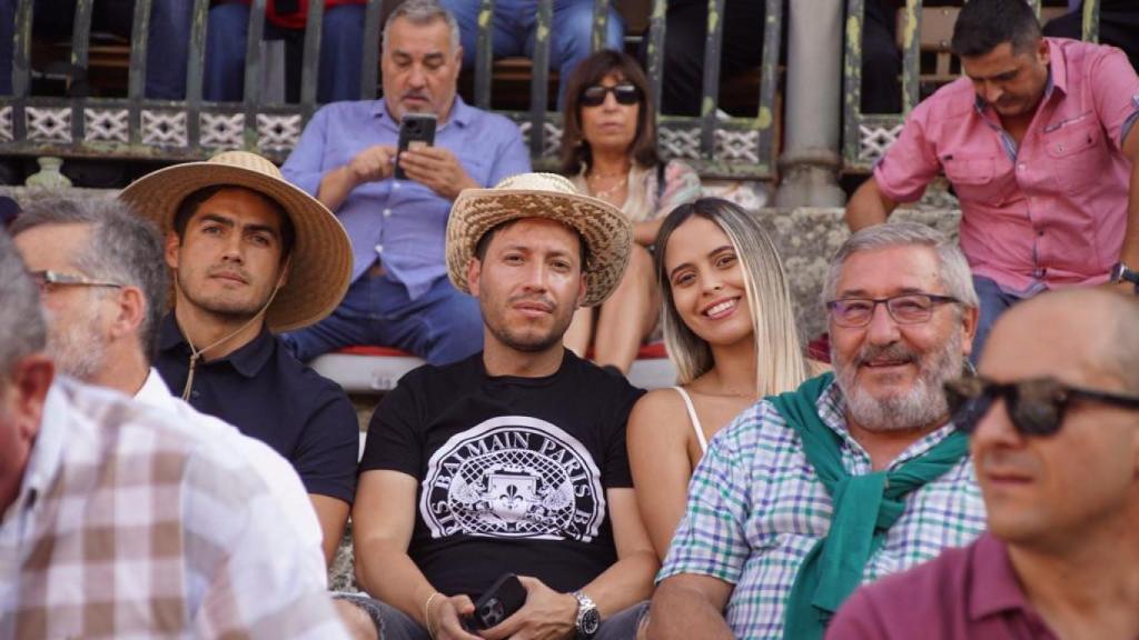 Los venezolanos Héctor, Rona y Elena, en el tendido del 1