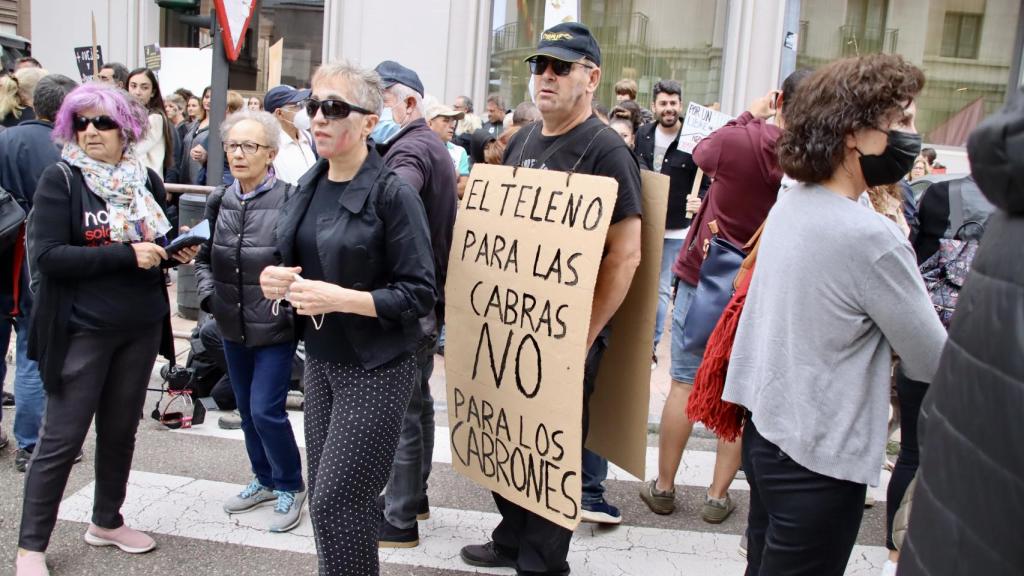 Los vecinos del Teleno piden la descontaminación de la zona y el cese de prácticas con fuego real