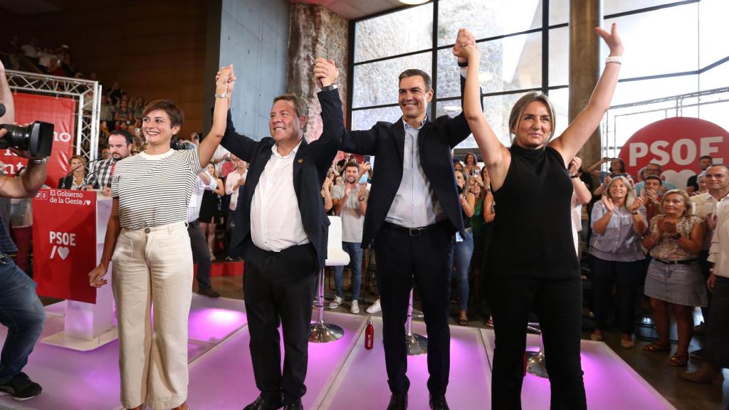 Sánchez, en Toledo junto a Isabel Rodríguez, García-Page y Milagros Tolón este jueves. / Foto: Óscar Huertas.