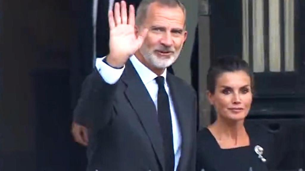 Los Reyes a su llegada a Londres.