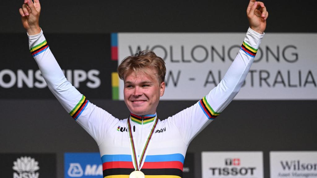 Tobias Foss con su nueva medalla de campeón del mundo