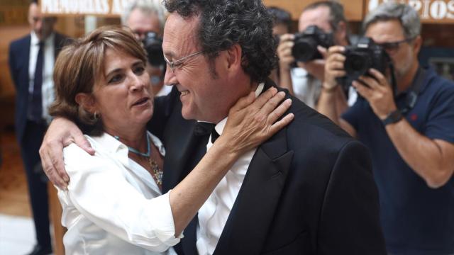 Dolores Delgado y su sucesor, Álvaro García, en la toma de posesión de este último el pasado 5 de septiembre./