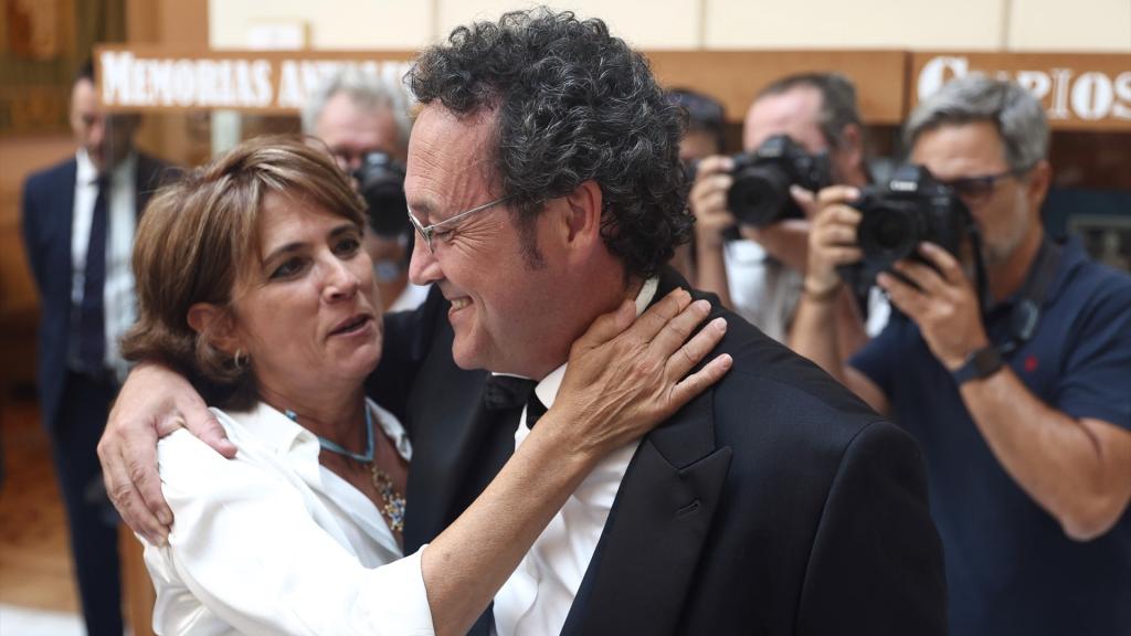 Dolores Delgado y su sucesor, Álvaro García, en la toma de posesión de este último el pasado 5 de septiembre./