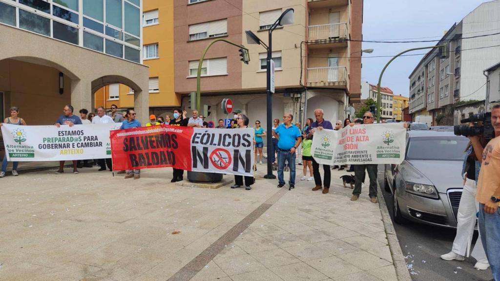 Concentración en Arteixo contra los parques eólicos