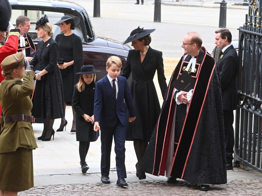 George y Charlotte junto a su madre, Kate Middleton.