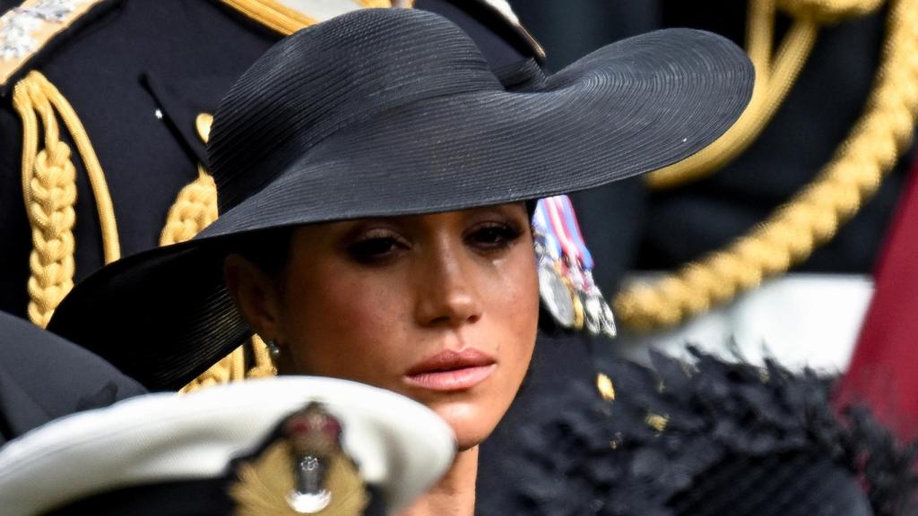 Meghan Markle durante la misa funeral de la reina Isabel II.