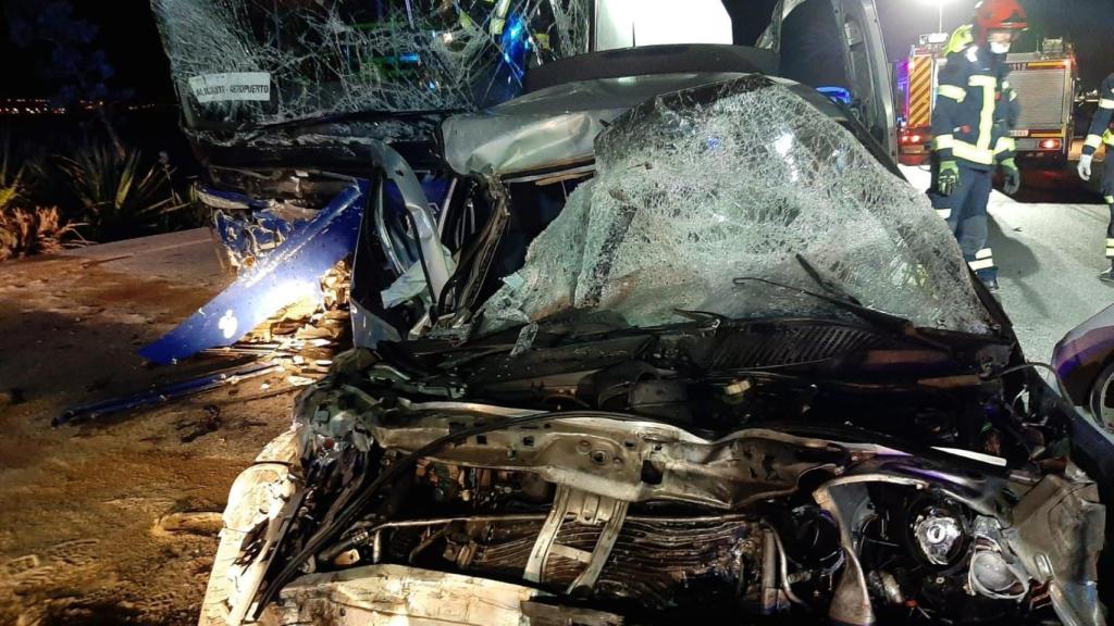 Colisión entre autobús y vehículo en la N-332