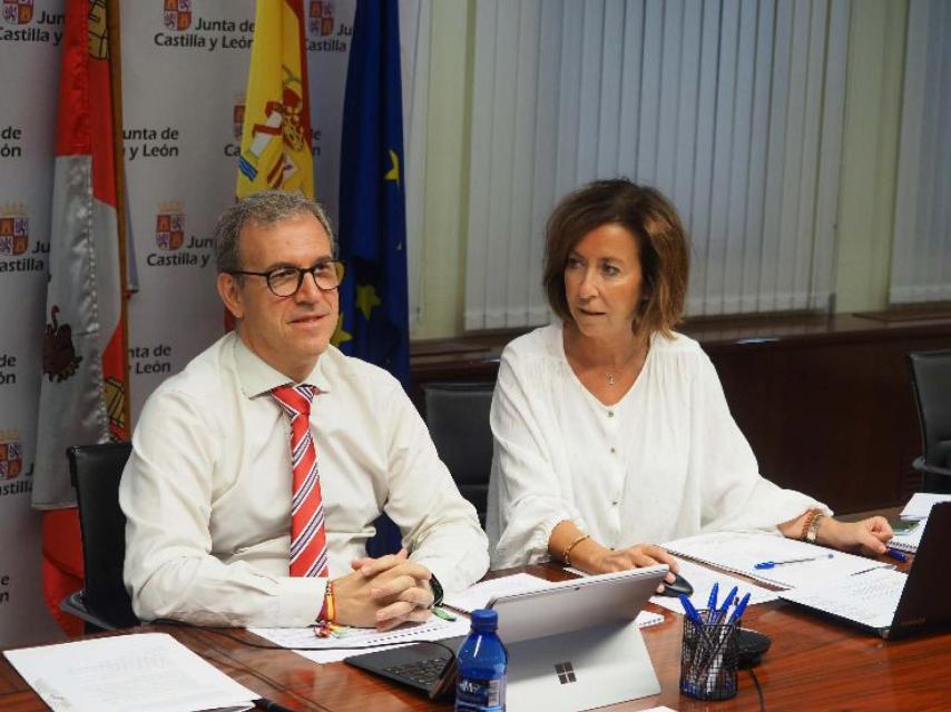 El consejero de Industria, Mariano Veganzones, durante su reunión con representantes del sector del comercio, este lunes.