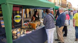Los amantes del queso tienen una deliciosa cita en Villalón de Campos: un increíble mercado, esculturas gigantes y catas
