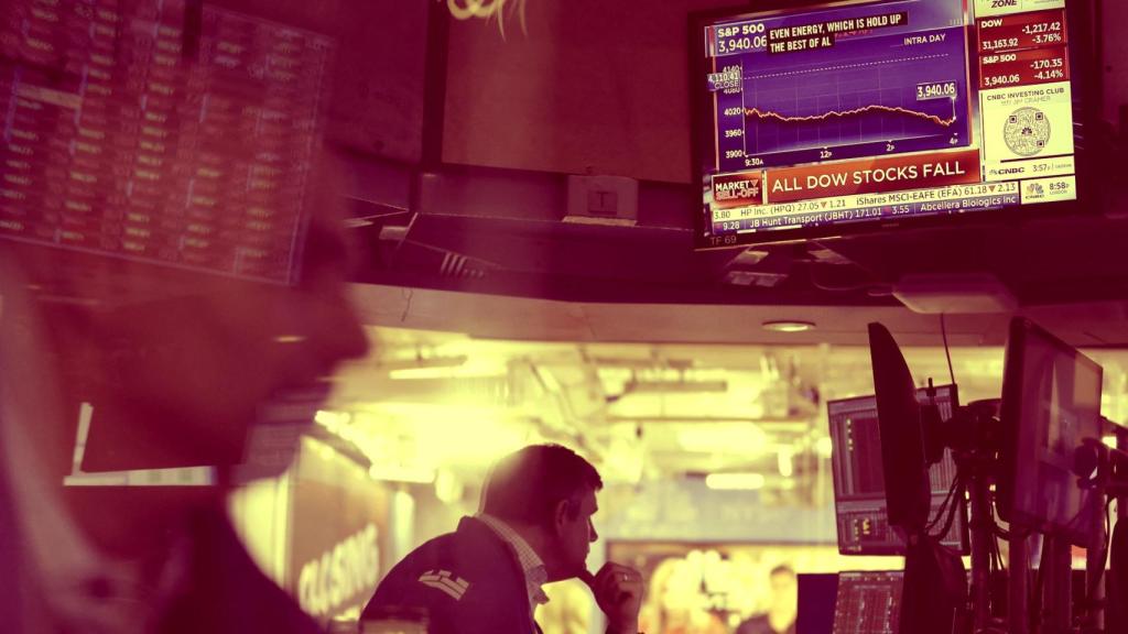 Varios operadores en la Bolsa de Nueva York.