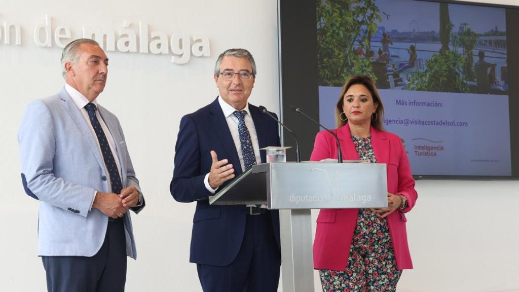 El presidente de la Diputación, Francisco Salado, durante la rueda de prensa.