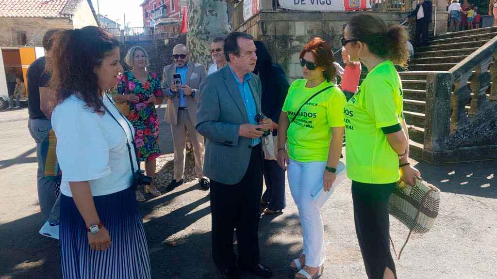 Abel Caballero en Cabral con representantes de Aveeca.