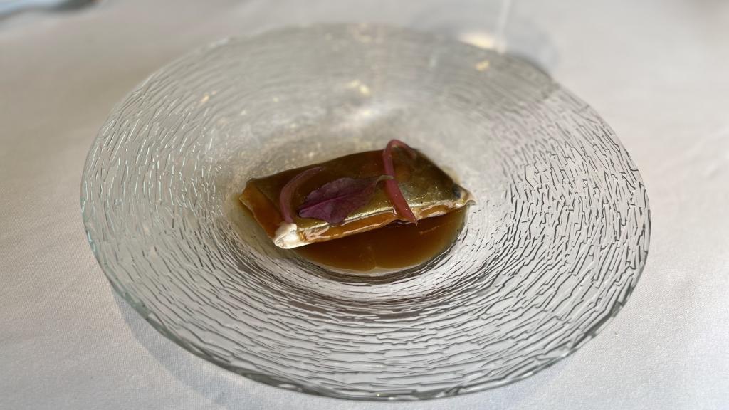 Ventresca de bonito con caldo de pitu